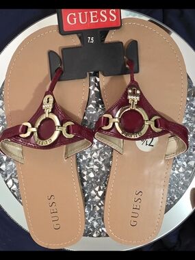 GUESS Sandals Womens 7.5 Tan Red Thong Flip Flop Gold Logo Charm Open Toe Casual